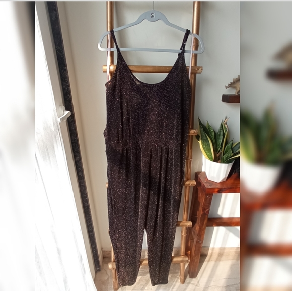 ❤️❤️❤️ Forever 21 Black and Gold Metallic Jumpsuit - Picture 11 of 14